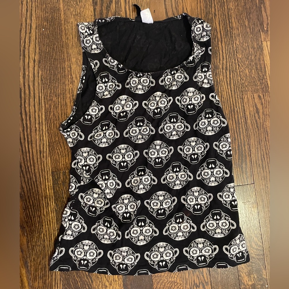 Monkey adorned top sz 8